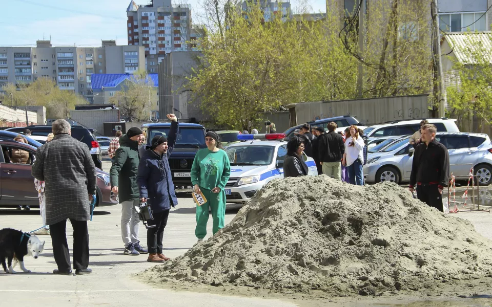 Полиция, гелик и куча: как в центре Барнаула проходят съемки кино. Фото