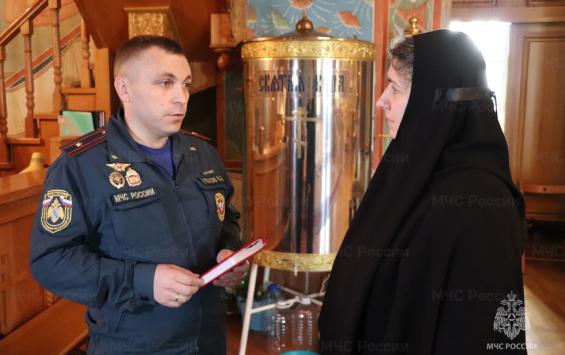 В Курске проводится масштабная проверка храмов на пожарную безопасность