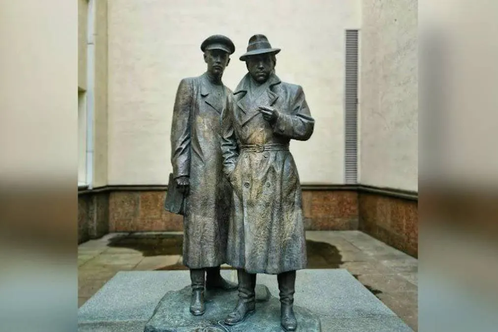 Памятник Жеглову и Шарапову захотели снести в Киеве